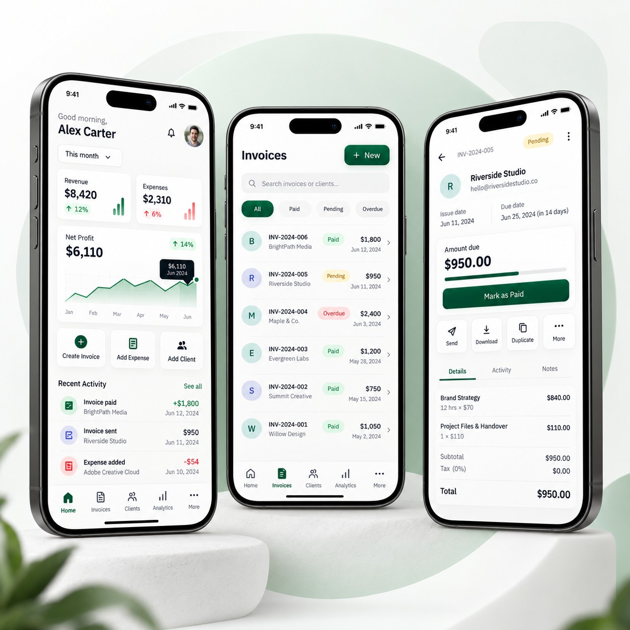 App-mockup van een facturatie- en administratieapplicatie op smartphones met dashboard, facturen en betalingen.